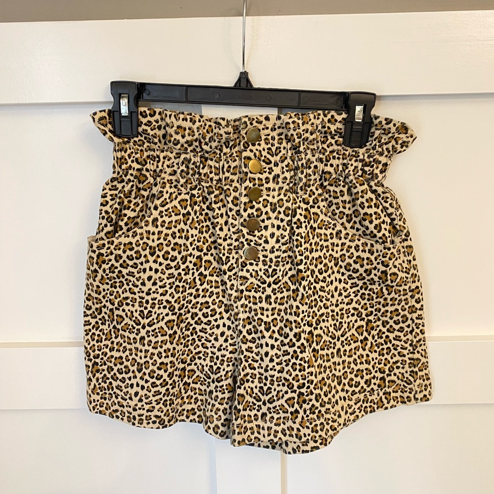 Entro size small paper bag waist shorts leopard print EUC